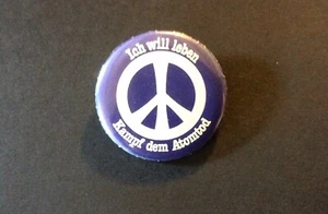 Pin Back Button GERMAN ANTI-NUCLEAR Kampf dem Atomtod Ich Will leben. Original - Picture 1 of 2