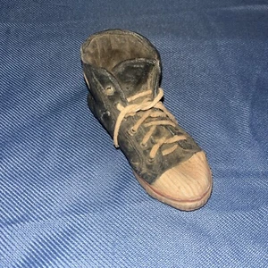 Chuck Taylor Keramik Converse Hightop Sammlerstück Handarbeit 1999 4,75”L x 1,75”W - Bild 1 von 4