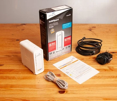 Cable módem ARRIS Surfboard Docsis 3.0 y router Wi-Fi de doble banda AC1600 Foto 1 de 3