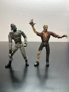CAPCOM Resident Evil 2 Hunk vs Zombie Action Figure Set Rare R5 - Picture 1 of 5