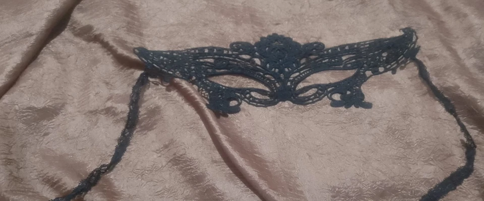 Women Black Mask Romantic Venice Carneval Mardi Gras Halloween - Image 1 of 1