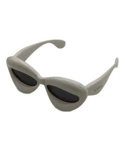 Gafas de sol Loewe blancas con montura en forma de ojo de gato lentes negras 55□16 145 mm - Imagen 1 de 7