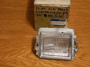 1977-1979 OLDSMOBILE DELTA 88 rechter Kurvenstrahler/Cornering Lamp NEU / NOS-GM - Bild 1 von 2