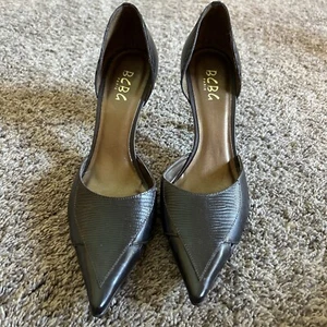 Zapatos para mujer BCBG Paris EE. UU. 8,5B zapatos de salón de cuero marrón oscuro punta tacones altos - Imagen 1 de 5