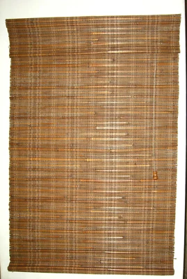 Persiana de bambú de madera tejida Vista con revestimiento de tela 29" de ancho x 70" Foto 1 de 4