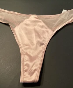 NEW! FREDERICK’S OF HOLLYWOOD SATINY PINK & MESH THONG / Size Small - Picture 1 of 5