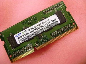 Toshiba 1GB PC3-8500 DDR3-1066MHz 204-Pin SoDimm Memory Module P/N K000085830 - Picture 1 of 5