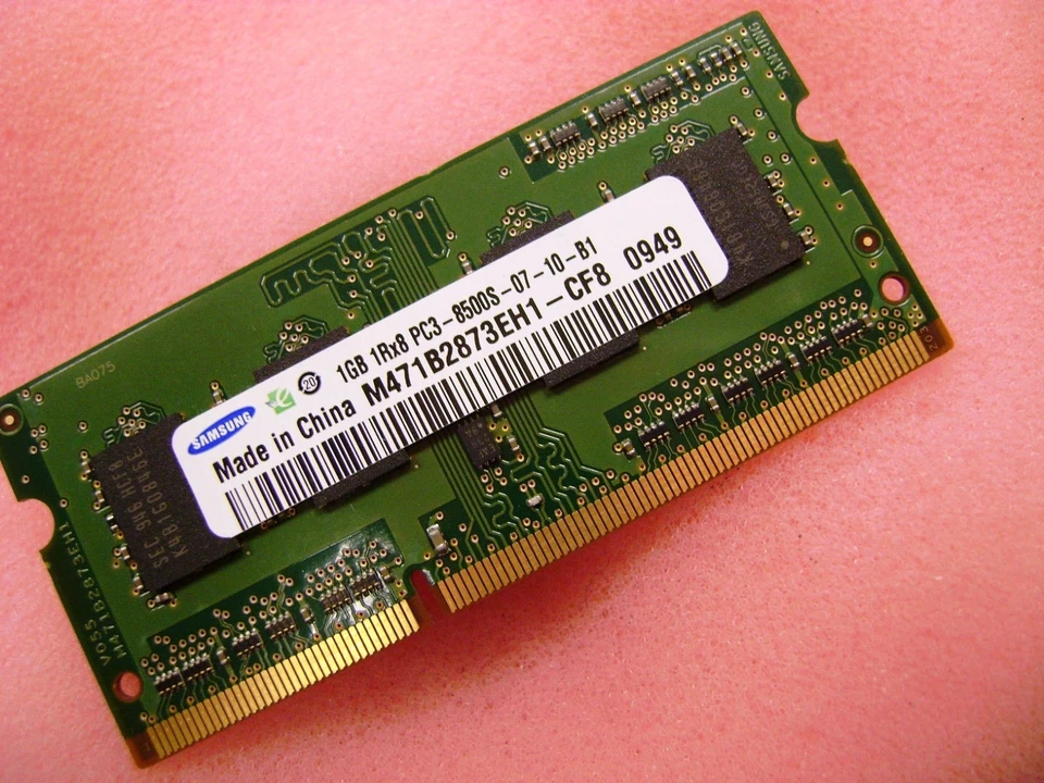 Toshiba 1GB PC3-8500 DDR3-1066MHz 204-Pin SoDimm Memory Module P/N K000085830 - Image 1 of 4