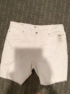 Signature Levi Strauss Mid Rise Capri Cut Off Into Bermuda Shorts Gr. 24 weiß - Bild 1 von 4