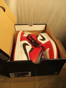 Size 10 - Air Jordan 1 Mid Chicago W/Box in great shape - Picture 1 of 14