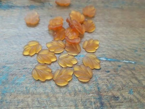 🍂Nr. C32-Zauberhafte alte Glascabochons 10 St. Orange Blätter 11 × 9 mm🍂 - Bild 1 von 2