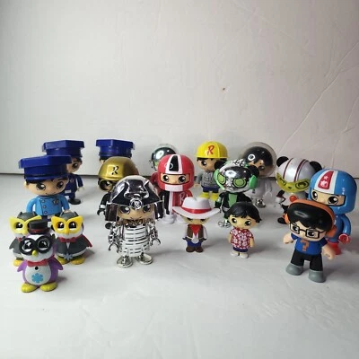 Enorme Lote 18 Piezas RYAN'S WORLD Figuras Pingüino Vaquero Policía Temerario Foto 1 de 4