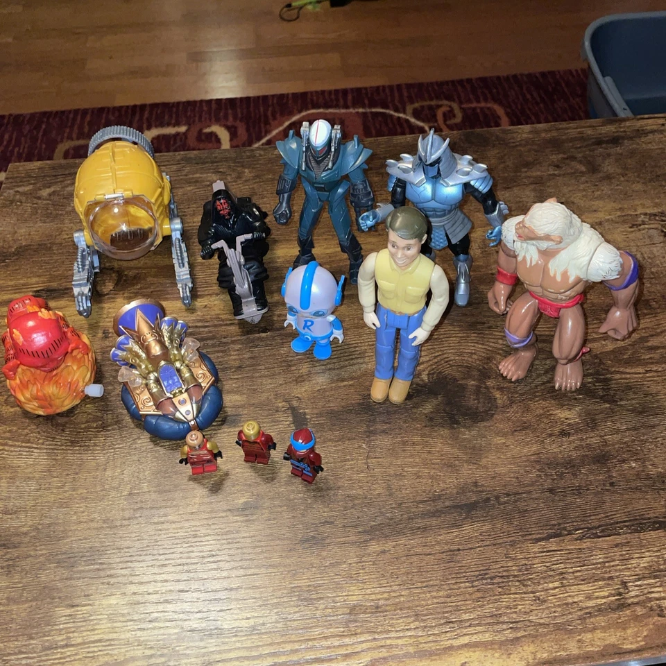 Lote de 12 figuras de juguete aleatorias Thunder Cats Lego’s TMNT Star Wars Etc Foto 1 de 4