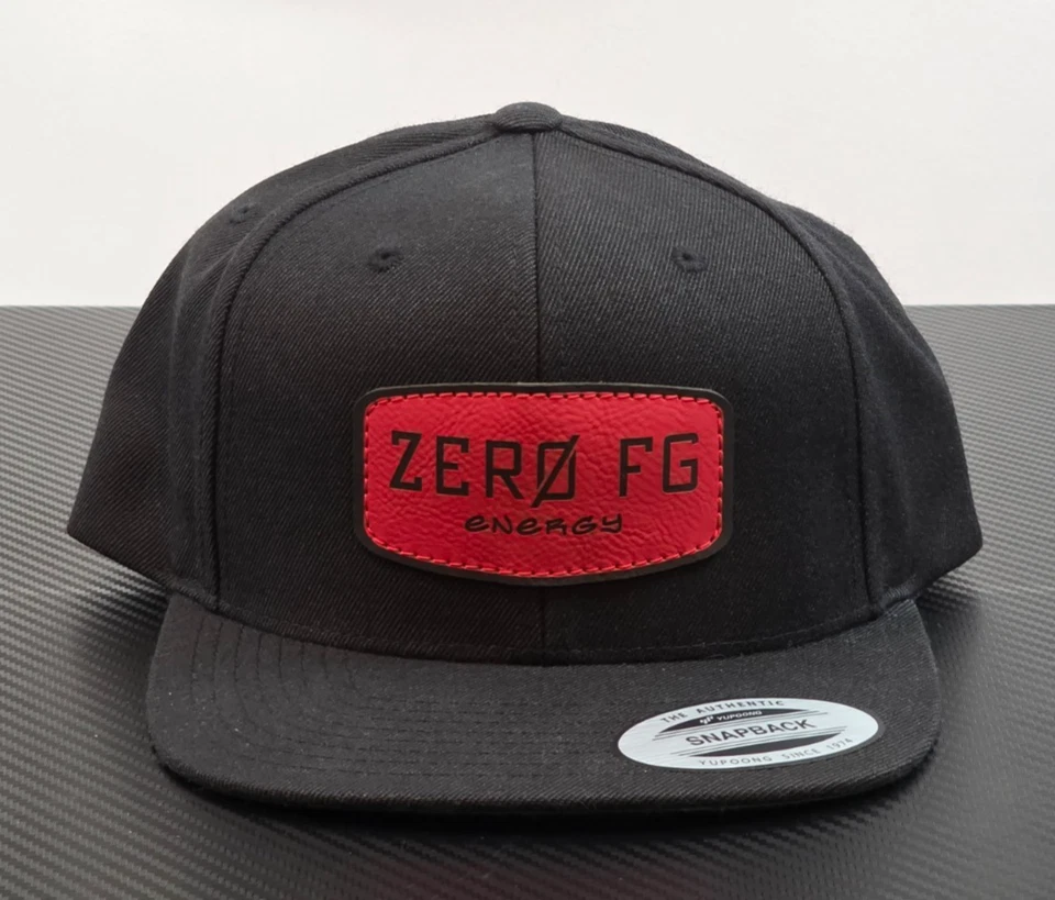 Gorra Yupoong The Classics Zero FG Energy Snapback negra/roja Foto 1 de 4
