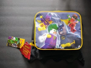 Neu mit Etikett LEGO The Batman Film Brotdose + abnehmbarer Umhang neu mit Etikett - Bild 1 von 7