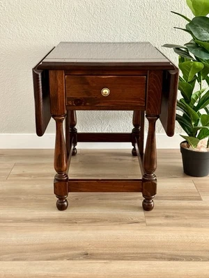 Винтажный антикварный столик из сосны Ethan Allen для таверны с опущенными листьями - Изображение 1 из 4