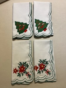 Vintage Christmas Holiday Poinsettia Cocktail Napkins Scallop Border Set 4 NOS - Picture 1 of 5