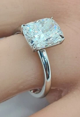 Anillo de diamantes de platino 3,00 cojín D VS1 diamante cultivado en laboratorio certificado IGI Foto 1 de 4