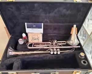 Vincent Bach Silver Step Up Instrument Trumpet TR200S Case Mute Oil Slide grease - Picture 1 of 18