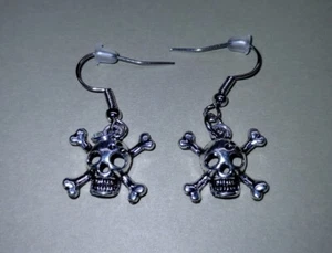 Skull & Cross bones Earrings Pirate .925 Sterling Silver hook, USA Seller Gift - Picture 1 of 1