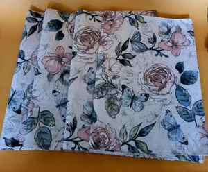 Rose & Butterfly Design Set of 4 Placemats, Reversable 19"x13" - Picture 1 of 2