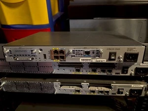 CISCO 1841/K9 Integrated Router ADVENTEPRISE ios-15.1 256D/128F 1DSU CISCO1841 - Picture 1 of 7
