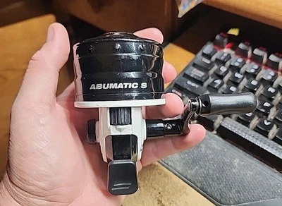 Carrete de pesca Abu Garcia Abumatic S Spincasting blanco/negro Abu Garcia Foto 1 de 4