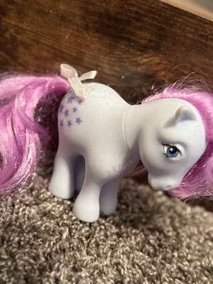 My Little Pony Blue Belle - Edición Retro 40 Aniversario - Estrellas Púrpura Foto 1 de 3