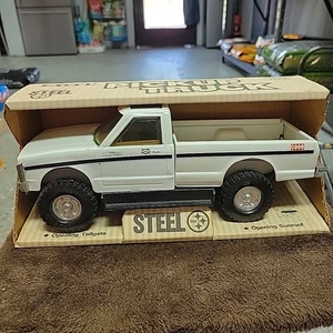 Vintage Ertl Case Pickup Truck Made of steel - Picture 1 of 8