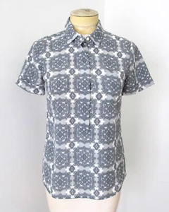 VGC J Crew Gray Silky Polyester Mosaic Geometric Boyfriend Polo Blouse Top 00 - Picture 1 of 4