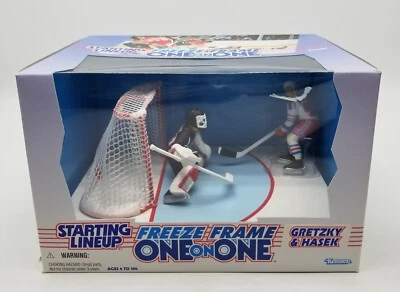 1997 Starting Lineup WAYNE GRETZKY / DOMINIK HASEK Freeze Frame One on One NOS - Image 1 of 4