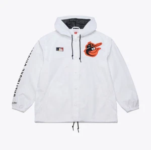 Chaqueta de Entrenadores Baltimore Orioles Mitchell & Ness Para Hombre Blanca a Presión Completa con Capucha - Imagen 1 de 4