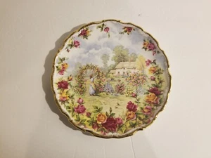 Royal Albert - 25th Anniversary Edition Old Country Roses Plate 1986 - Picture 1 of 2