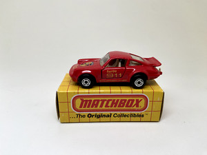 MATCHBOX-MB#3-PORSCHE 911 TURBO-RED-DOORS OPEN--YELLOW BOX----