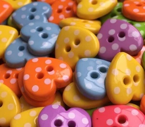 Bottoni a forma di cuore a pois 15 mm confezione da 5 o confezione da 10 colori a scelta - Foto 1 di 8