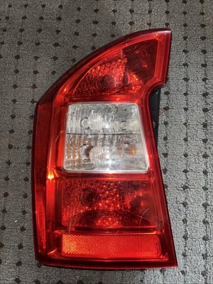 Luz trasera lateral del conductor Kia Rondo 07-12 OEM Foto 1 de 2