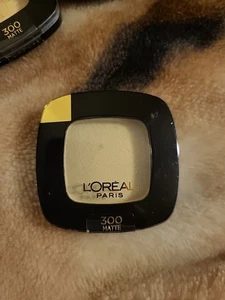 L'Oreal Paris Colour Riche Eyeshadow #300 Matte Chill - Picture 1 of 2