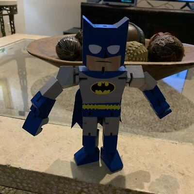 DC Comics Guerreros de Madera Superhéroes El Batman Murciélago Hombre Warner Brothers Juguetes PPW Foto 1 de 4