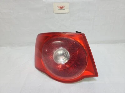 Luz trasera izquierda lado conductor Volkswagen Jetta 2005-2007 1K5945095J Foto 1 de 4