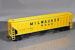 Athearn RTR Milwaukee Road Patch RR MILW 97802 HO Scale 3 Bay Covered Hopper - Picture 1 of 12