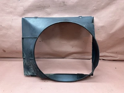 Cubierta del ventilador de refrigeración del radiador del motor BMW E28 528e 2,7 L M20 OEM #86160 Foto 1 de 4