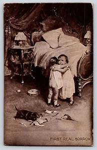 Cartolina Primo Vero Dolore, Neonati Bambini Piangono Come Cane Distrugge La loro Bambola Giocattolo  - Foto 1 di 2