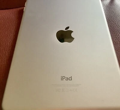 iPad Mini 4 16 GB, Exterior Excelente Estado, Batería Necesita Reemplazo Foto 1 de 3
