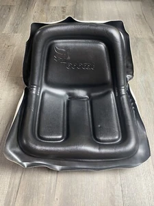 Bobcat Sedile di Ricambio Nero Bordo Ruvido Manufacturing Ricambio Pezzo di Ricambio - Foto 1 di 7