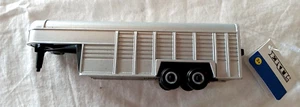 ERTL 1/64 MASSSTAB DRUCKGUSS METALL & KUNSTSTOFF TIER SCHWANENHALS ANHÄNGER - Bild 1 von 4