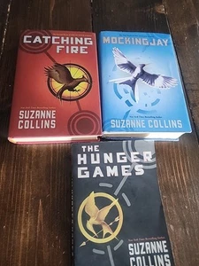 🔥  The Hunger Games Trilogy Set Book 2 Hardcover, 1 Paper Excellent Condition  - Picture 1 of 2