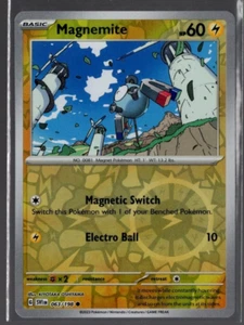 Juego de cartas coleccionables Pokémon Magnemite 063/198 común reverso holograma escarlata y violeta casi como nuevo - Imagen 1 de 2