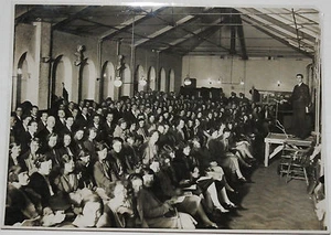 Original Daily Mirror 1930s Black & White Photograph of Public Meeting - Picture 1 of 3