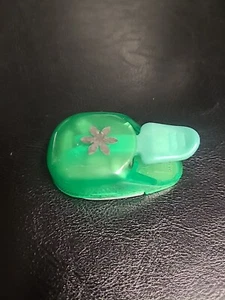 EK Success Retro Star Shaped Craft Scrapbook Green Thumb Press Paper Punch - Picture 1 of 5