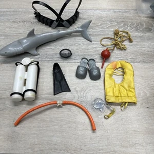 GI Joe Vintage Hasbro 1964 1970 12"" AT Shark Surprise Diving ACC. & Shark - Imagen 1 de 17